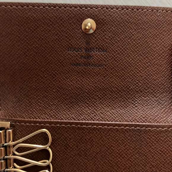 Louis Vuitton Monogram 6 Key Holder - Picture 5 of 9